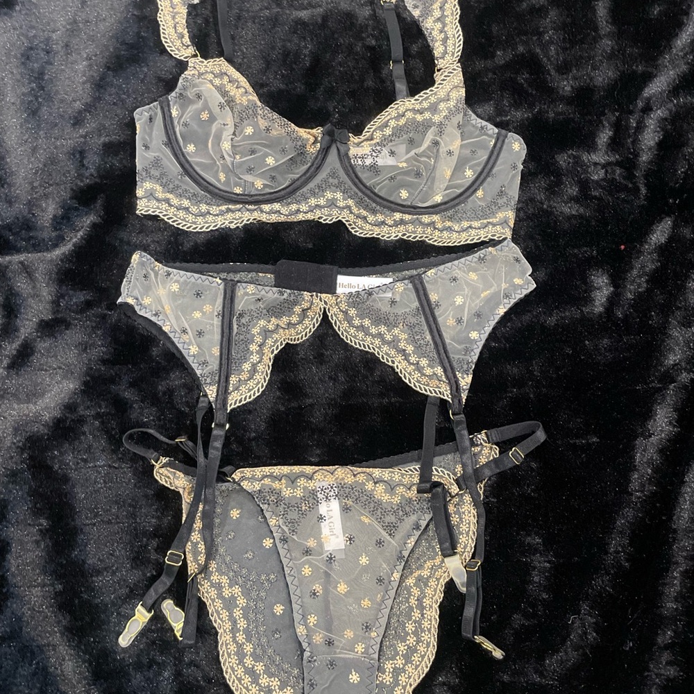 Chic Lace Bra Set in Black and Gold